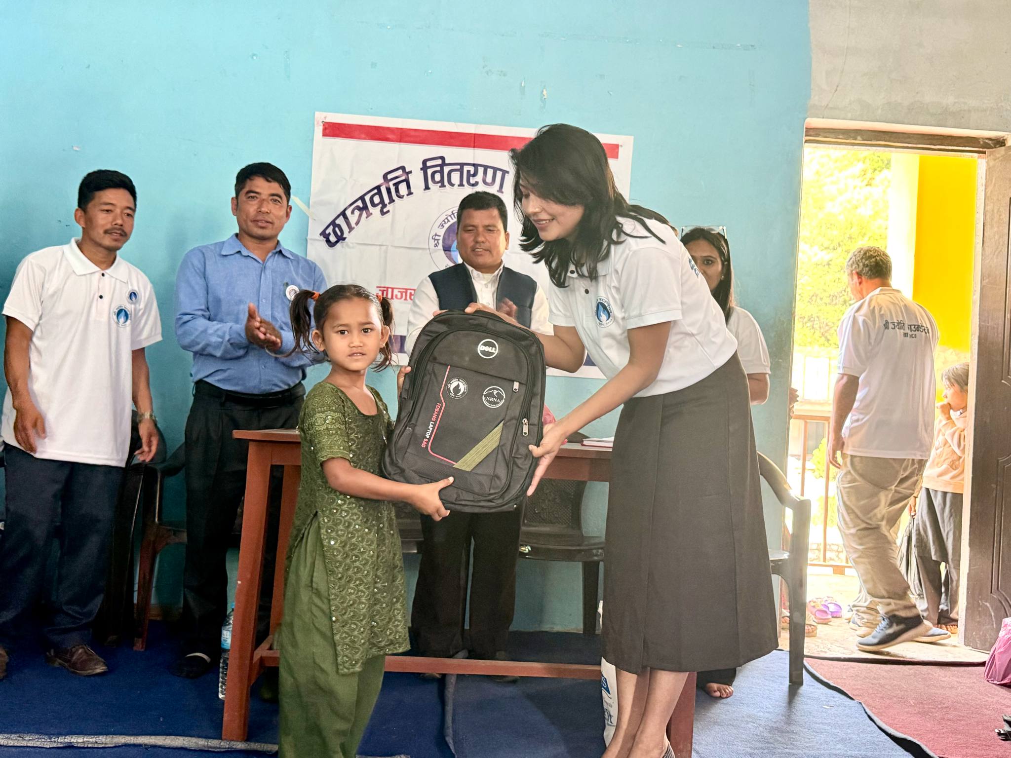 ज्योति फाउन्डेसनद्वारा भूकम्प प्रभावित छात्रालाई छात्रवृत्ति प्रदान
