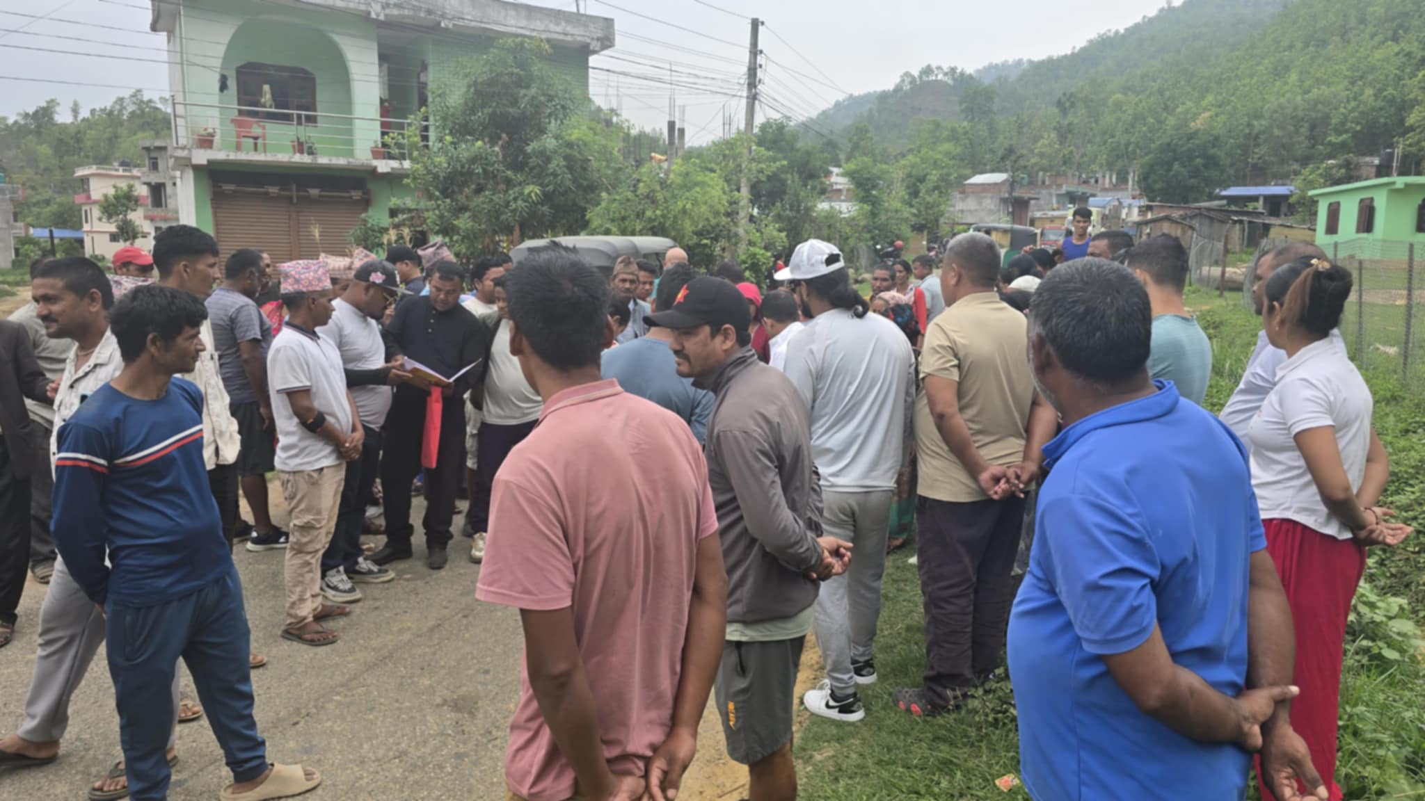दुर्गन्ध फैलिएको भन्दै वीरेन्द्रनगरमा फोहोर व्यवस्थापनमा अवरोध