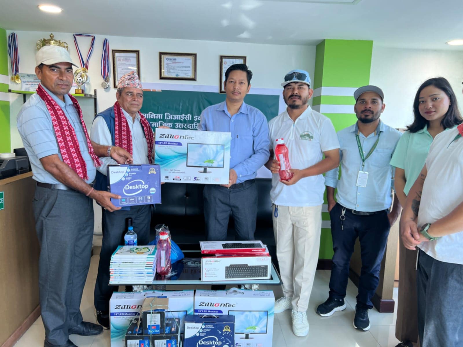 सानिमा जिआइसी इन्स्योरेन्सद्धारा जनज्योति माविलाई सामग्री हस्तान्तरण