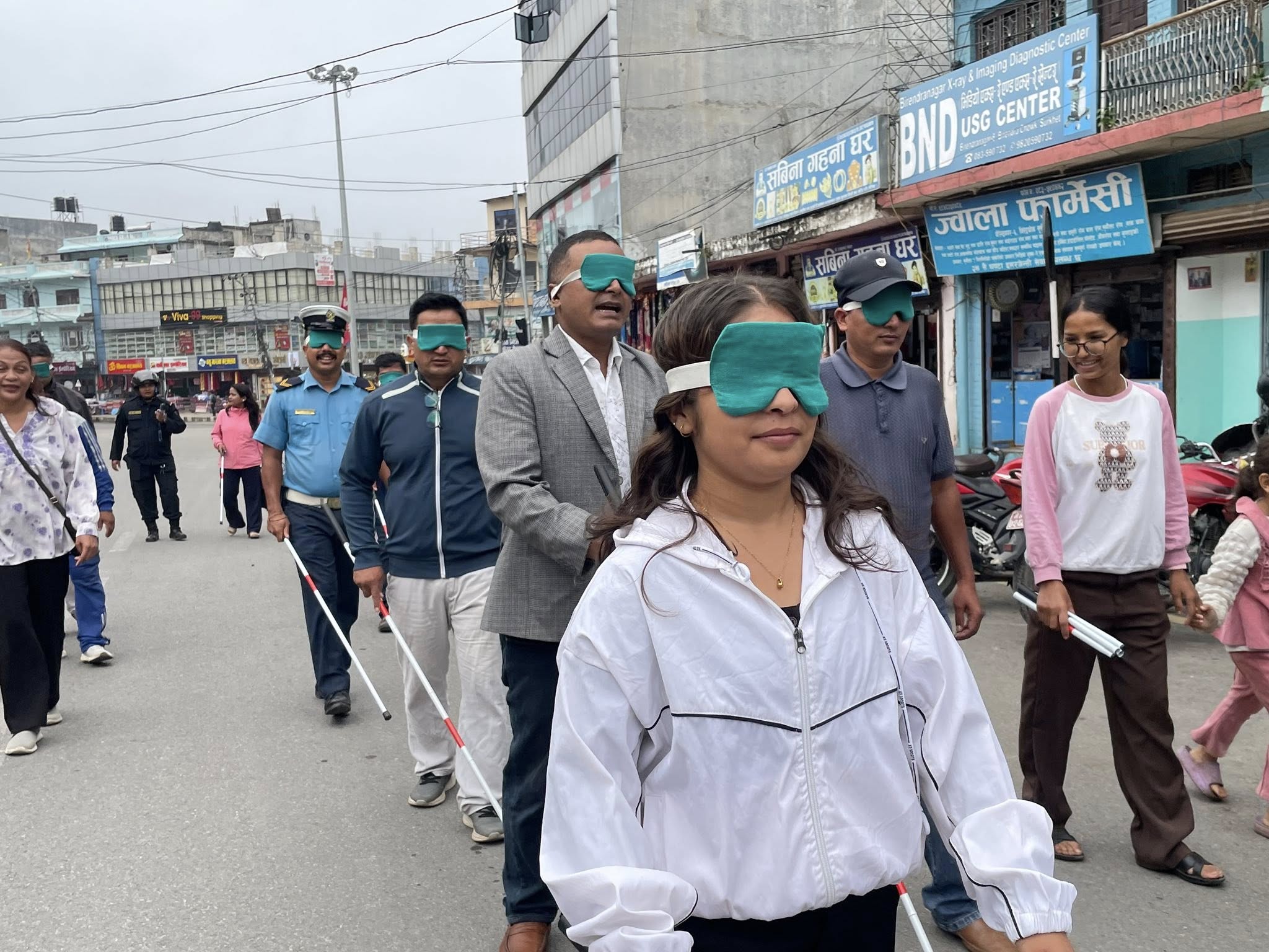 ‘सेतो छडी प्रयोग गर्नेका लागि सडक असुरक्षित’